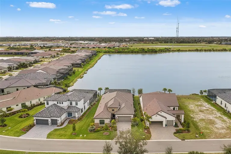 496 BOCELLI DR — photo 2