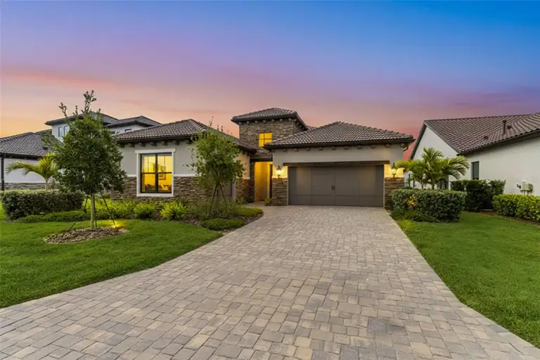 496 BOCELLI DR — photo 3