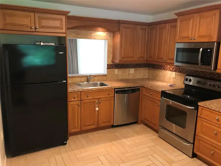 452 PALM TREE DR #452 — photo 2