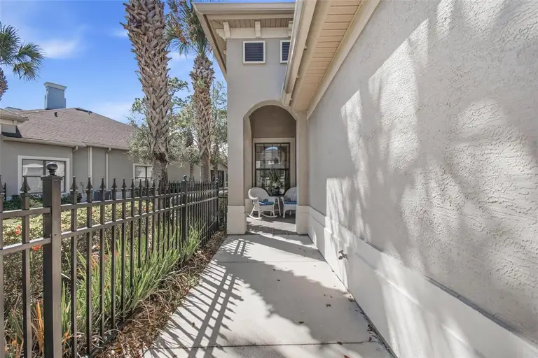 3 RIVER PARK DR N — photo 2