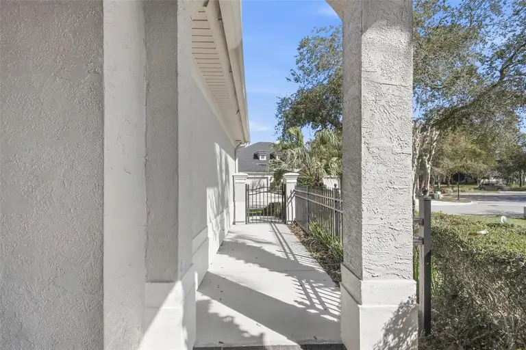 3 RIVER PARK DR N — photo 4