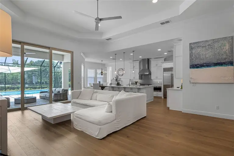 1118 ESTANCIA WOODS LOOP — photo 4