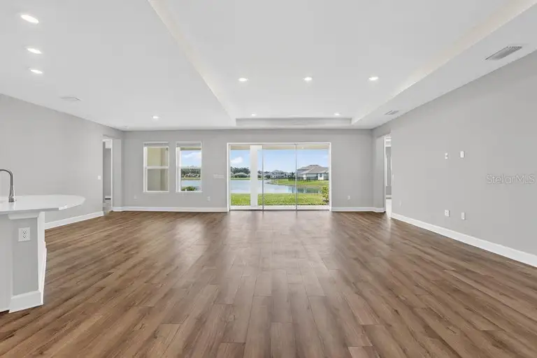 656 JUNONIA BLVD — photo 4