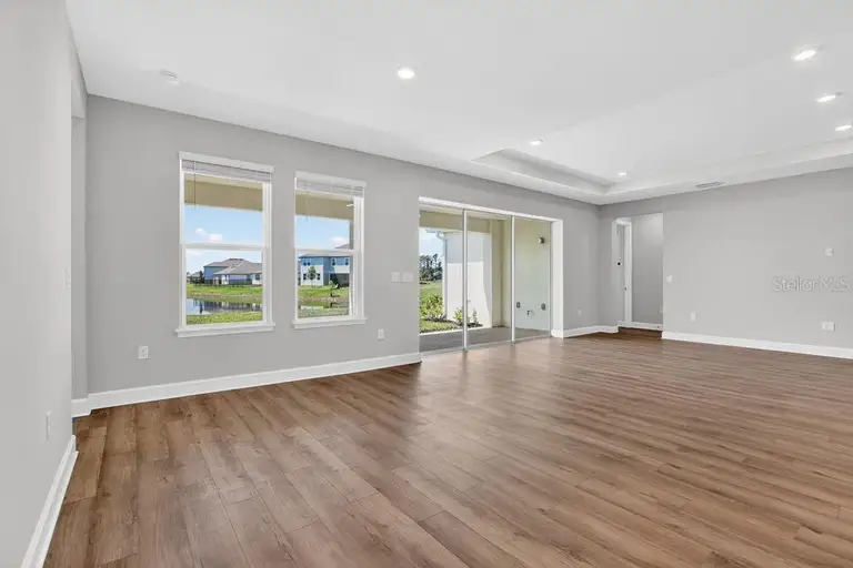 656 JUNONIA BLVD — photo 5
