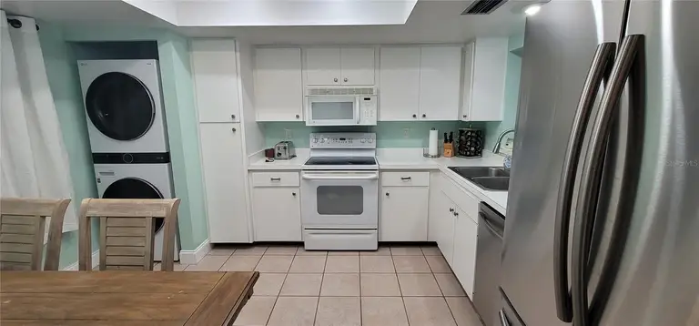 320 BARCELONA DR #320 — photo 2