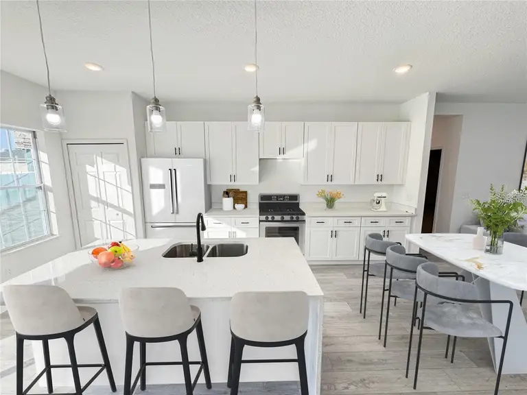 572 W BLUSTER PL — photo 4