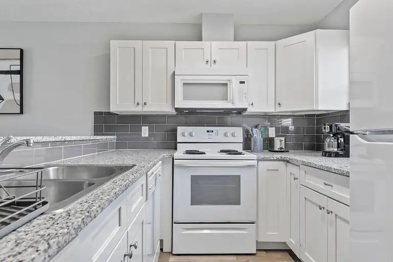 1 BRITTANY LN — photo 4
