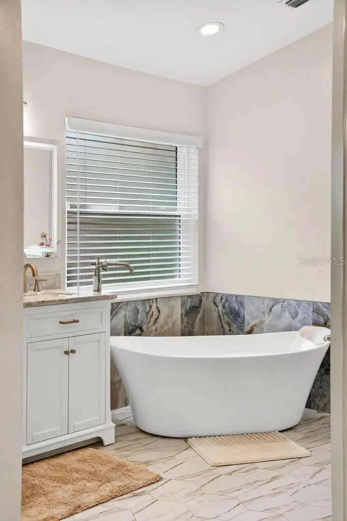 5477 GLEN OAK PL — photo 4