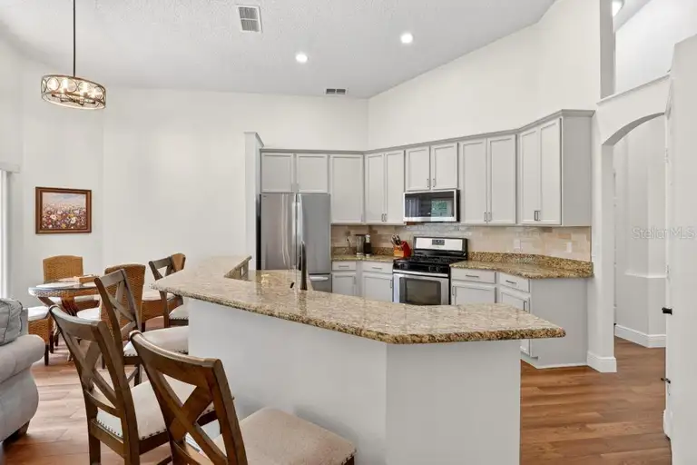 5477 GLEN OAK PL — photo 2