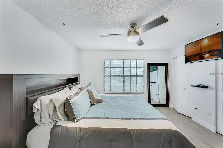 563 NORTHBRIDGE DR — photo 3