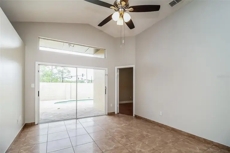 120 LAKEBREEZE CIR — photo 3