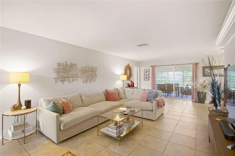 7354 W COUNTRY CLUB DR N — photo 2
