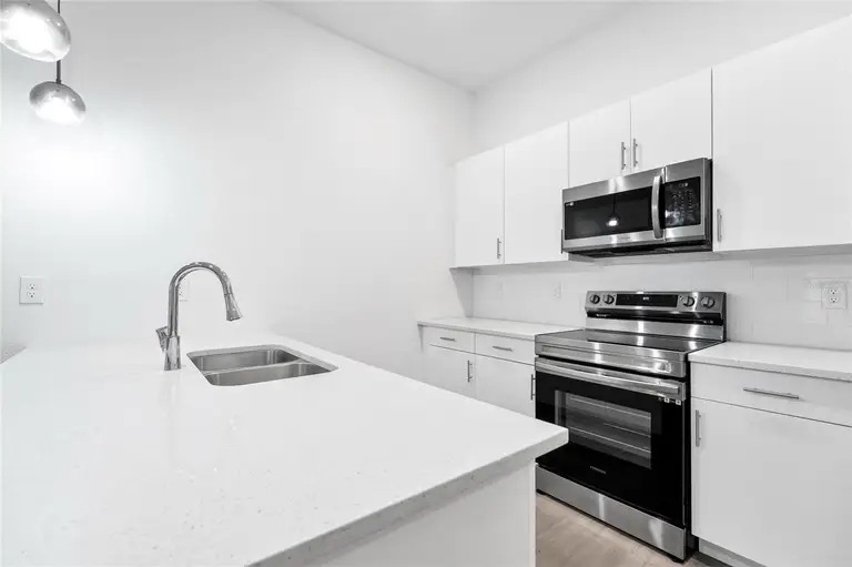 485 FAMAGUSTA DR — photo 3