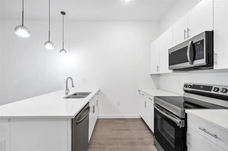 485 FAMAGUSTA DR — photo 4