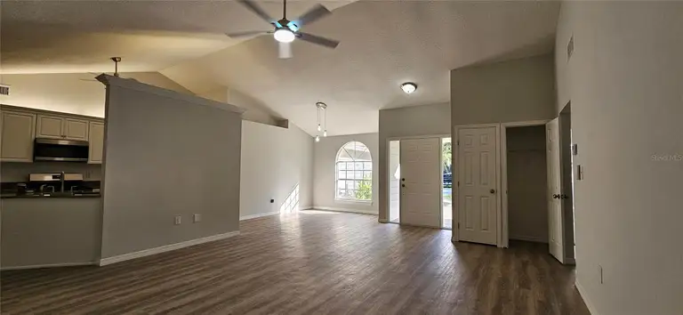 370 S COBBLE CT — photo 5