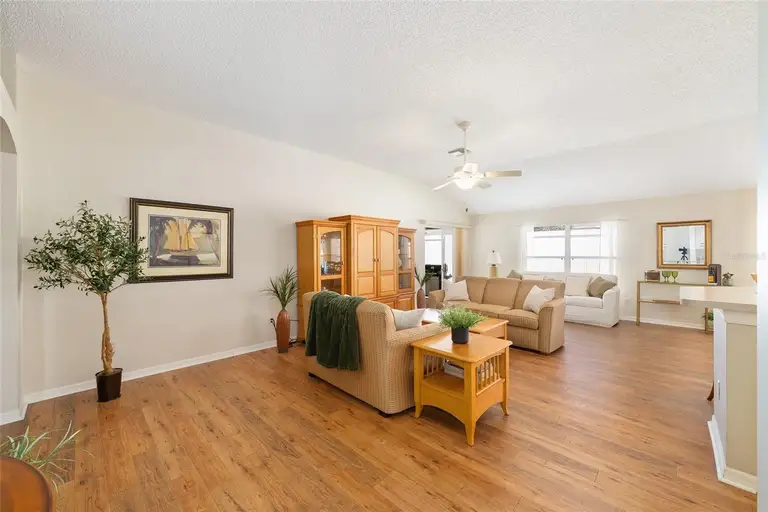 1426 JANEANN TER — photo 4