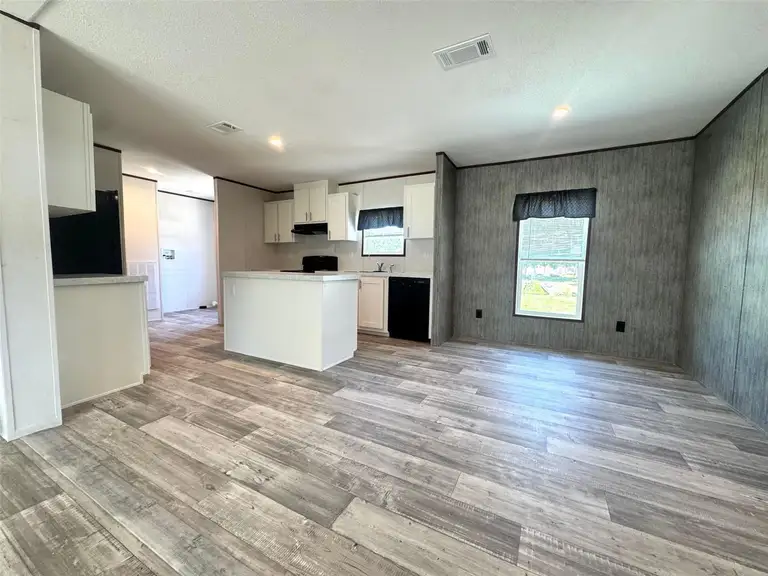 389 WATERVIEW DR — photo 4