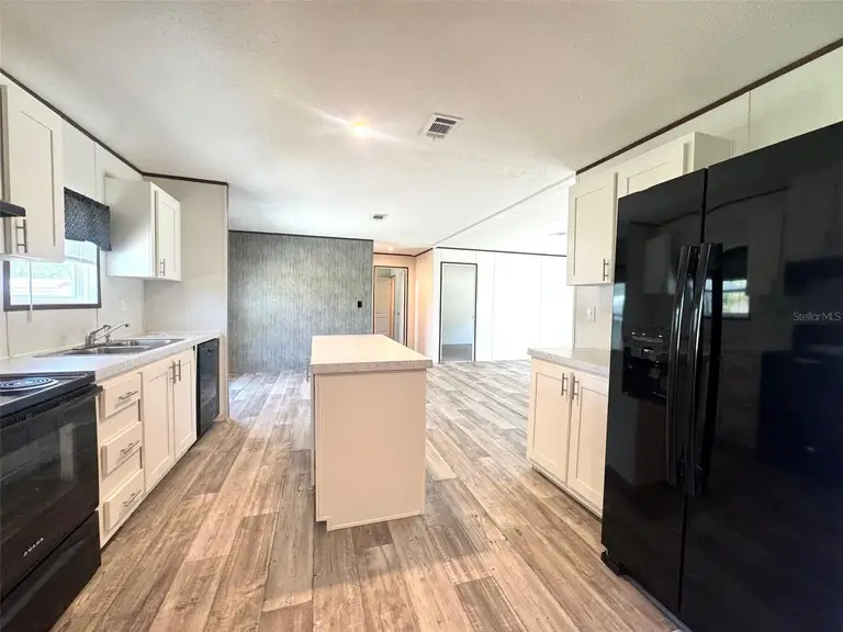 389 WATERVIEW DR — photo 5