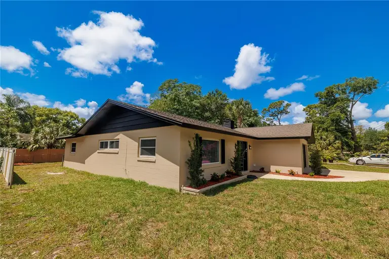 370 SULTANA LN — photo 4