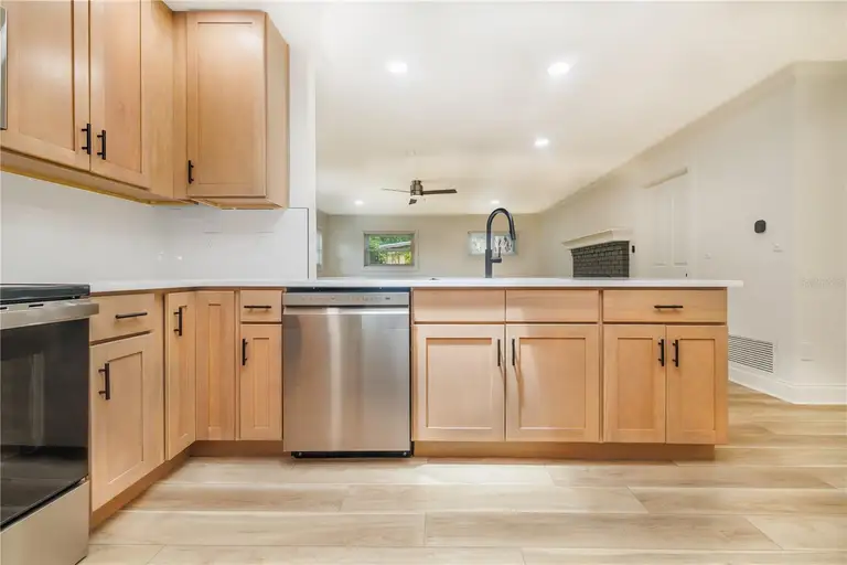 370 SULTANA LN — photo 5
