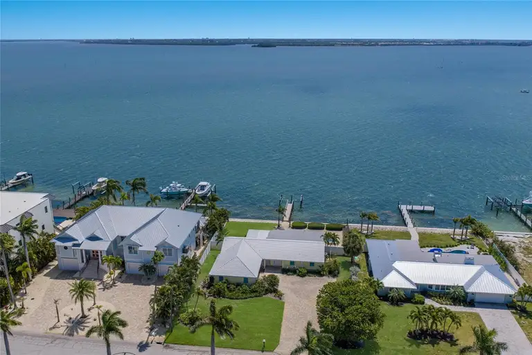 633 KEY ROYALE DR