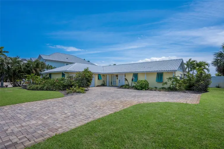 633 KEY ROYALE DR — photo 2