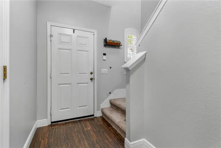 576 PINEBRANCH CIR — photo 2