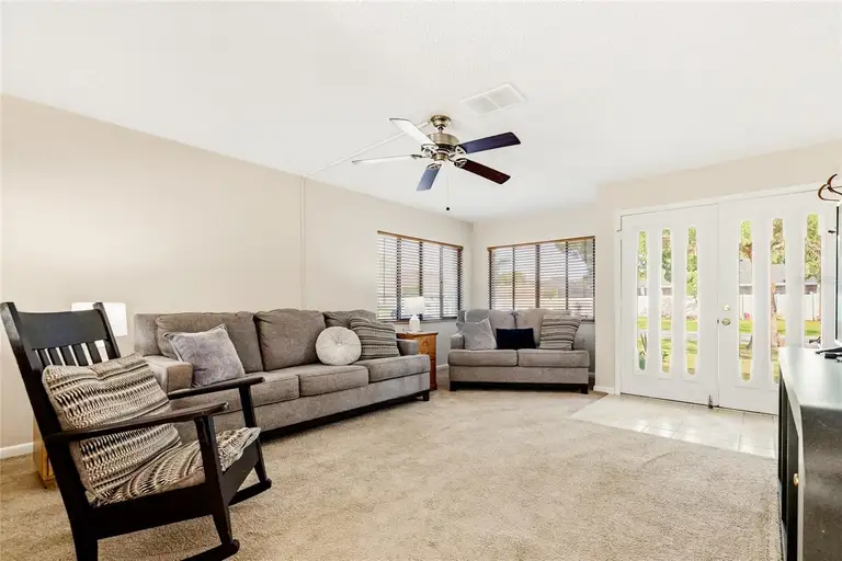 8 LLADD CT — photo 2