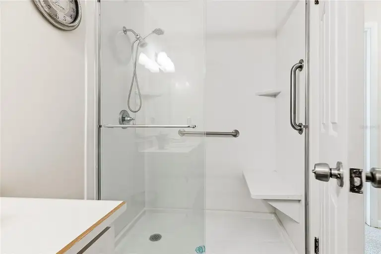 8 LLADD CT — photo 5