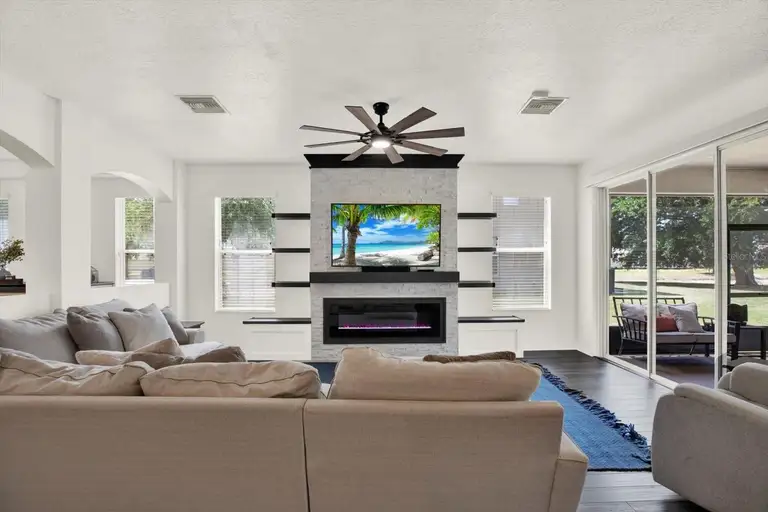 4023 HUNTINGDALE CT — photo 4