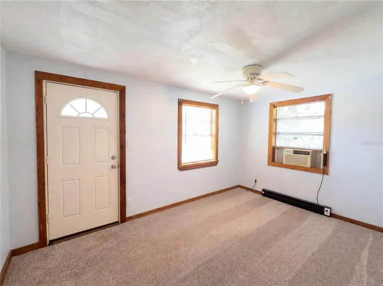1385 BENDER AVE — photo 3
