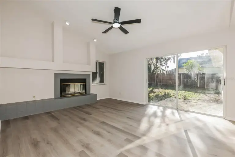 2624 BRIDLE DR — photo 3