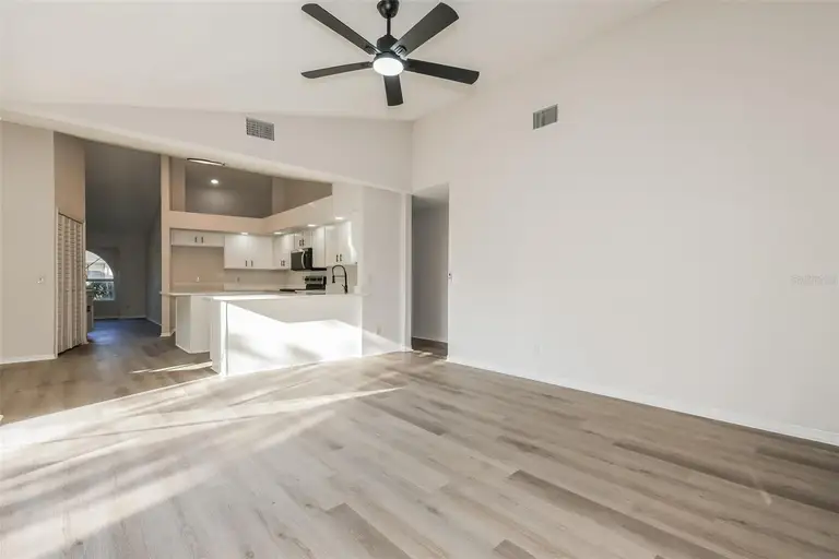 2624 BRIDLE DR — photo 4