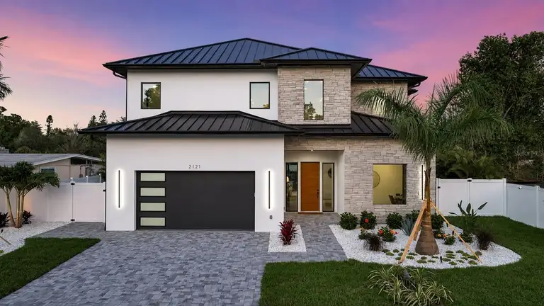 2121 CLEMATIS CT