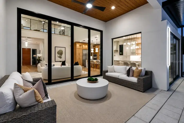 2121 CLEMATIS CT — photo 3