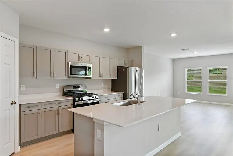 34993 ARBOR RETREAT DR — photo 2