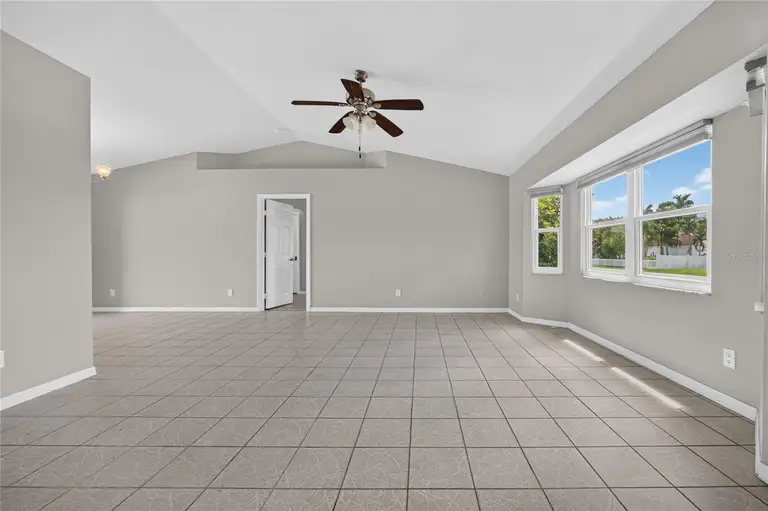 881 RIVIERA LN NW — photo 4