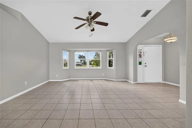 881 RIVIERA LN NW — photo 5