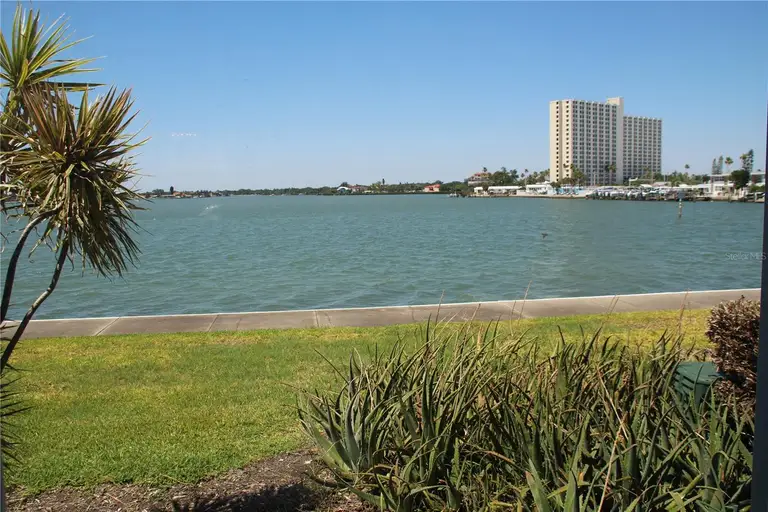 7560 BAY ISLAND DR S #149 — photo 4