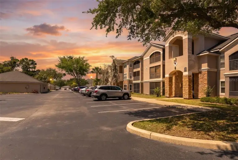 940 VILLAGE TRL #6-103