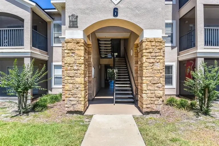 940 VILLAGE TRL #6-103 — photo 3