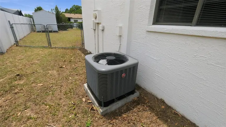 7115 LEXINGTON CIR — photo 2