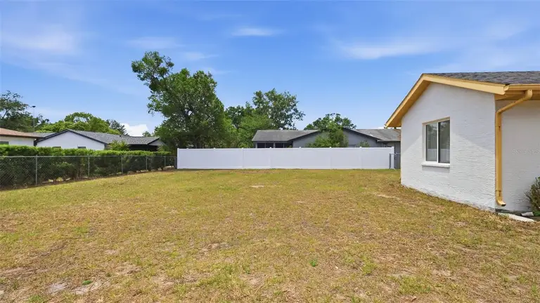7115 LEXINGTON CIR — photo 5