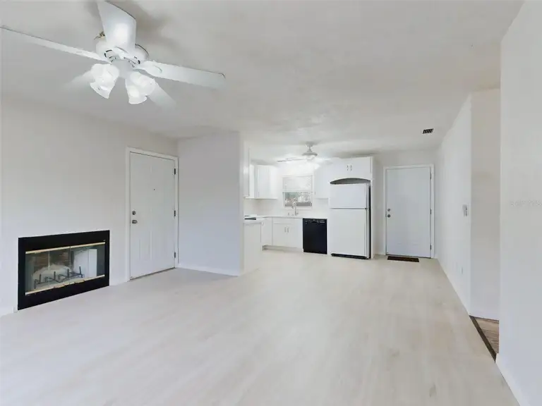 111 VALENCIA DR — photo 3
