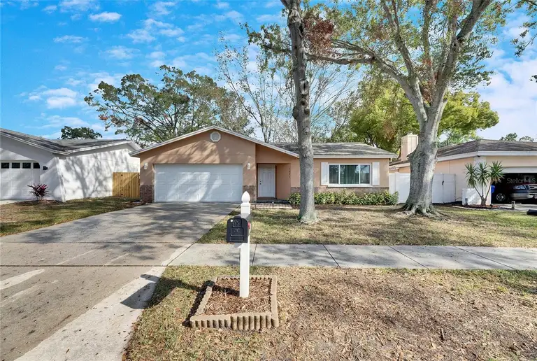 1691 E ORANGECREST AVE — photo 2