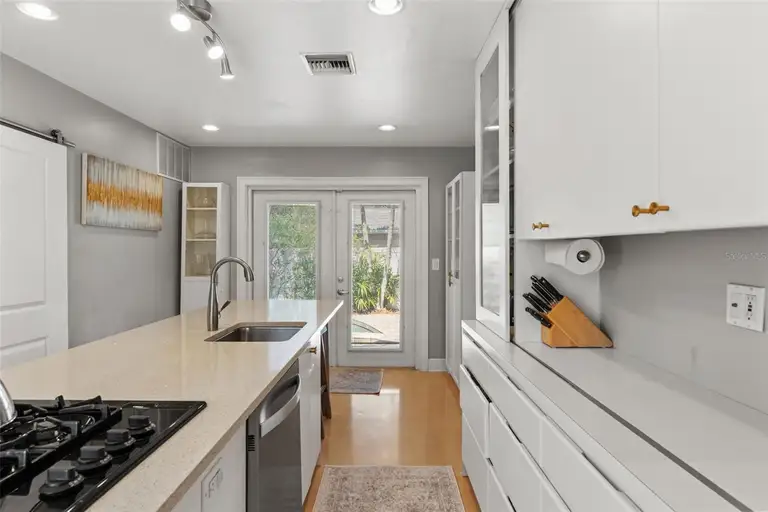 4202 W PALMIRA AVE — photo 3