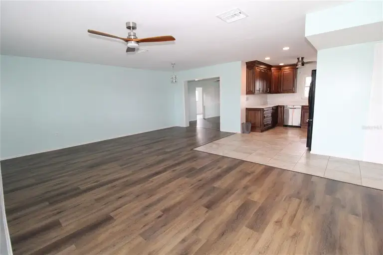 1104 DESERT HILLS DR — photo 2
