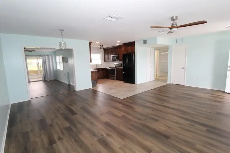 1104 DESERT HILLS DR — photo 3