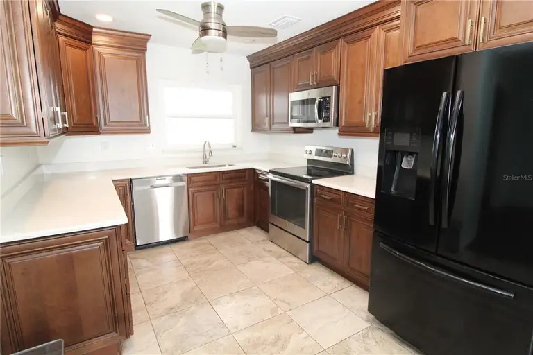 1104 DESERT HILLS DR — photo 5
