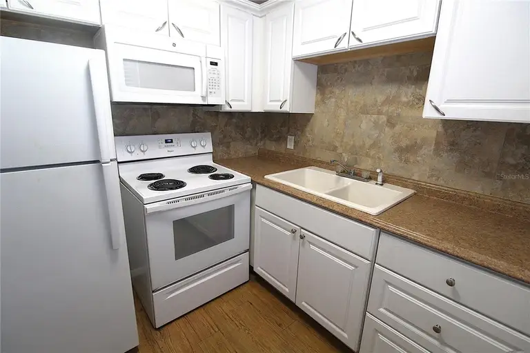 3001 BEE RIDGE RD #202 — photo 2
